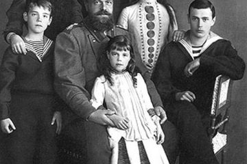Семья императора Александра III, 1888 г. Ольга Александровна в центре с отцом
